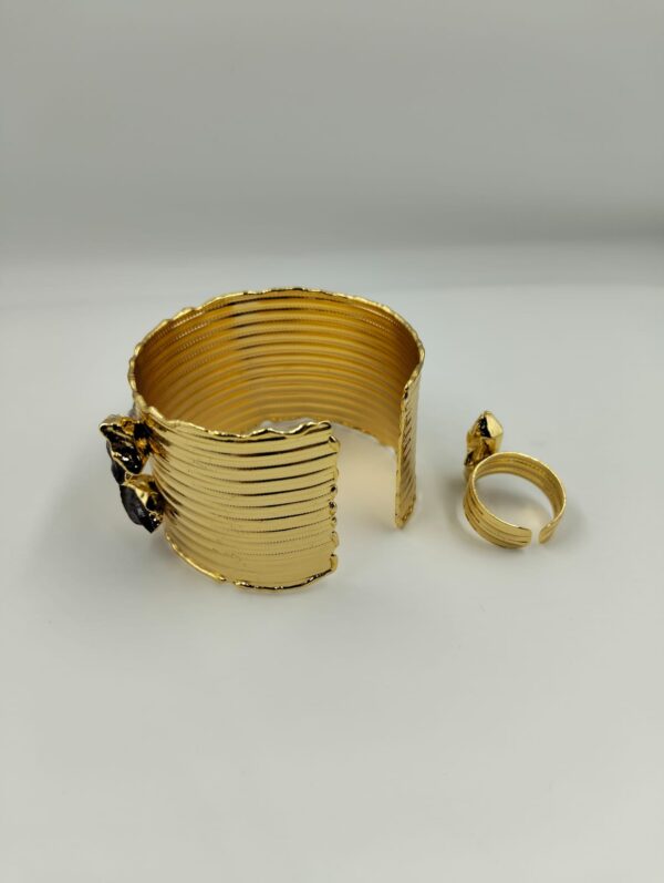Bracelet et Bague dorés avec pierres brutes