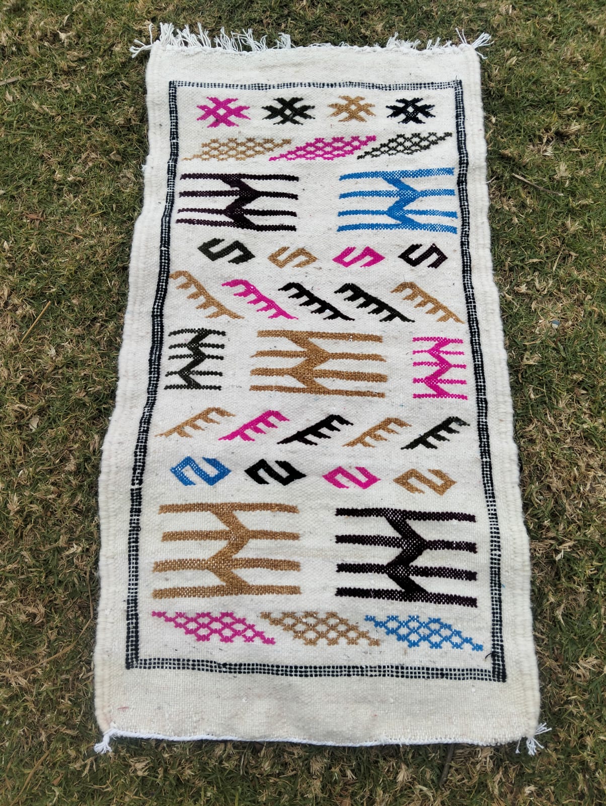 Tapis berbère à motifs colorés