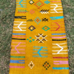 Tapis berbère jaune